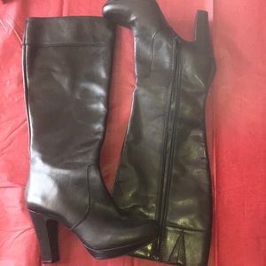 Gianni Bini leather black heeled boots